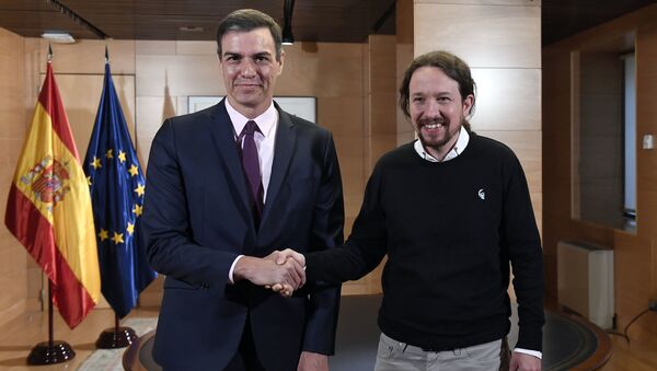 Los líderes del PSOE, Pedro Sánchez, y de Podemos, Pablo Iglesias - Sputnik Mundo