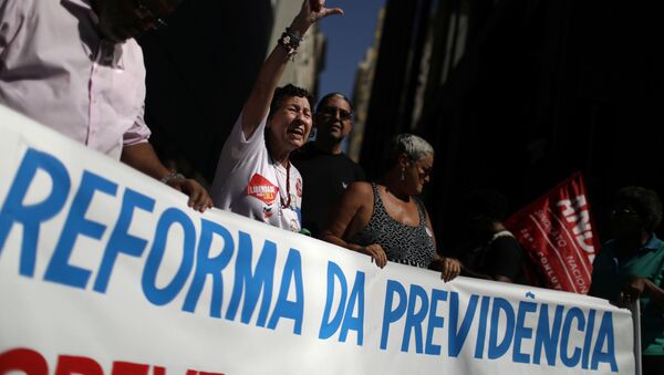 Protestas contra la reforma del sistema de pensiones en Brasil - Sputnik Mundo