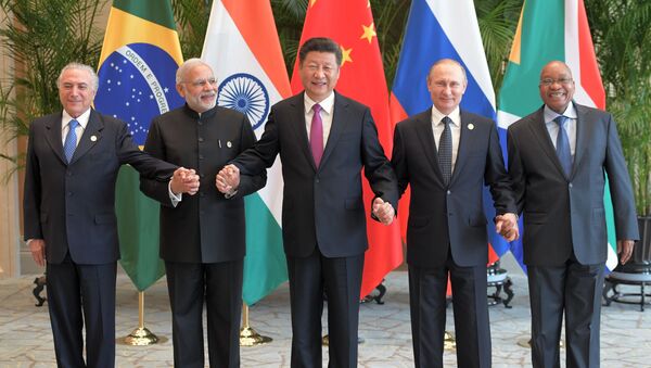 Narendra Modi, primer ministro de la India, Xi Jinping, presidente de China, y Vladímir Putin, presidente de Rusia - Sputnik Mundo