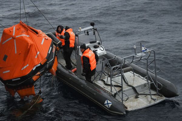 Rusia y Japón se juntan en alta mar para las maniobras de rescate Sarex 2019

 - Sputnik Mundo