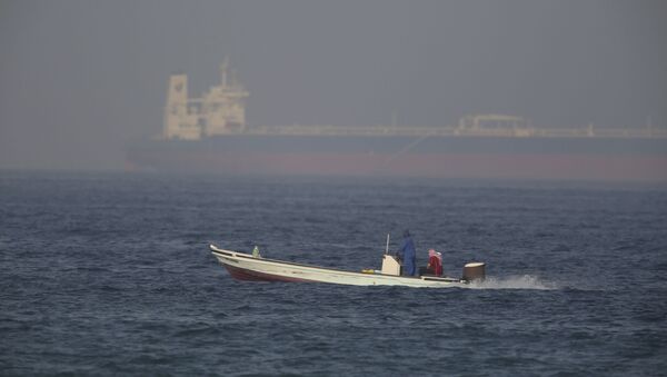 Uno de los petroleros atacados en el golfo de Omán - Sputnik Mundo