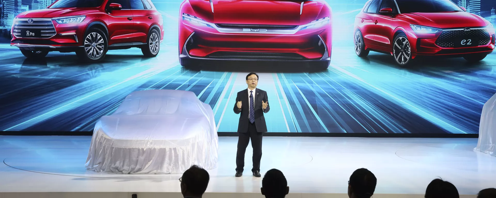 El presidente de BYD Auto, Wang Chuanfu, presenta los últimos modelos de autos eléctricos en Auto Shanghai 2019 - Sputnik Mundo, 1920, 19.01.2024