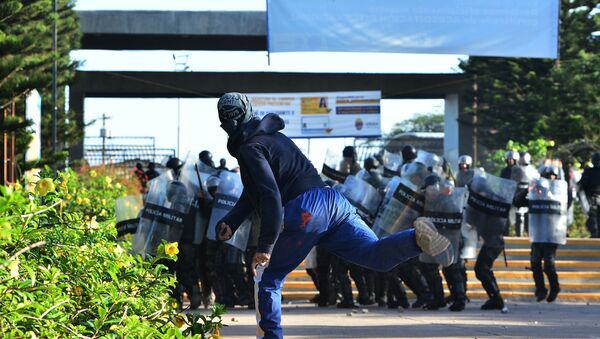Represión militar en la Universidad Nacional Autónoma de Honduras (UNAH) - Sputnik Mundo
