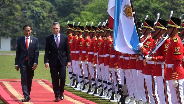 El presidente de Argentina, Mauricio Macri, junto a su par de Indonesia, Joko Widodo - Sputnik Mundo
