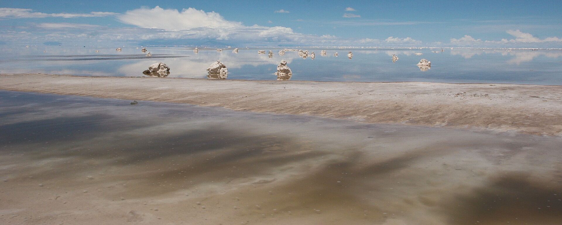 El salar de Uyuni en Bolivia, gran reserva de litio - Sputnik Mundo, 1920, 09.02.2022