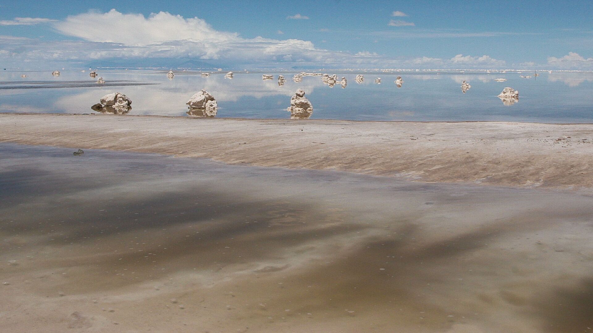 El salar de Uyuni en Bolivia, gran reserva de litio - Sputnik Mundo, 1920, 02.02.2021
