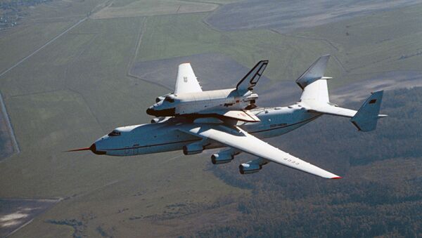 El Antónov An-225 Mriya y la nave espacial Burán - Sputnik Mundo
