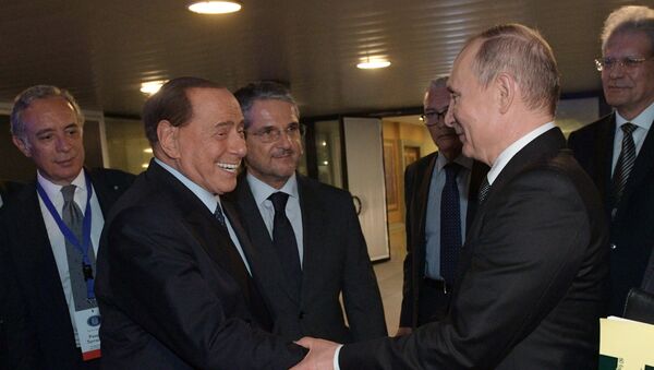 El ex primer ministro de Italia y presidente del partido Forza Italia, Silvio Berlusconi, y el presidente de Rusia, Vladímir Putin - Sputnik Mundo