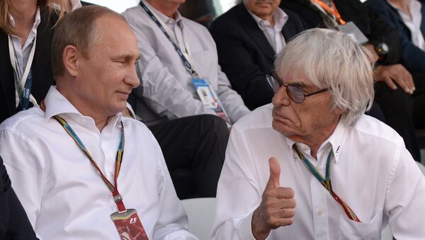 El presidente ruso, Vladímir Putin, y el expresidente de Fórmula 1, Bernie Ecclestone, durante el Grand Prix de Sochi en 2014. - Sputnik Mundo