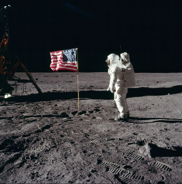 El 20 de julio de 1969 el hombre pisó la Luna. Los astronautas estadounidenses Neil Armstrong y Buzz Aldrin viajaron a bordo del modulo Lunar Eagle de la misión Apolo 11. - Sputnik Mundo