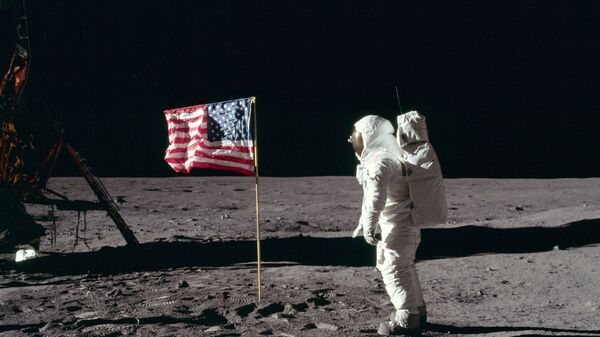 El astronauta Buzz Aldrin en la superficie lunar en 1969; él y Neil Armstrong fueron los primeros en pisar la Luna - Sputnik Mundo