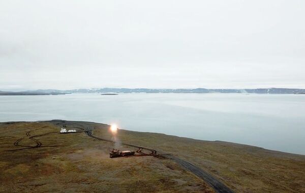 Зенитные ракетные комплексы Тор-М2ДТ во время стрельб на побережье архипелага Новая Земля - Sputnik Mundo