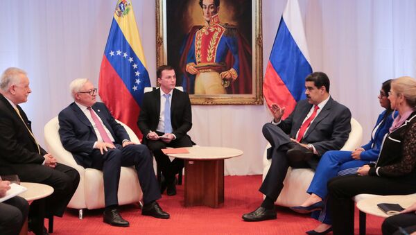 El vicecanciller ruso Serguéi Riabkov, junto al presidente de Venezuela, Nicolás Maduro  - Sputnik Mundo