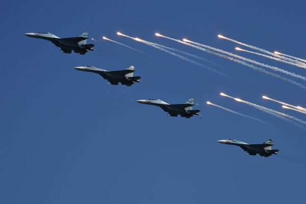 Истребители Су-30 на праздновании Дня ВМФ в Севастополе - Sputnik Mundo