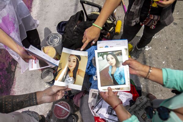 Los rostros de desaparecidos toman los muros de Ciudad de México (fotos) Los rostros de desaparecidos toman los muros de Ciudad de México (fotos) - Sputnik Mundo
