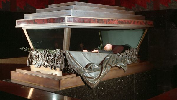 El cuerpo de Lenin descansa en un sarcófago a prueba de balas - Sputnik Mundo