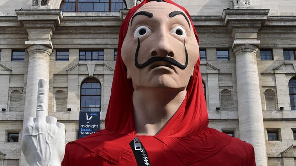 La máscara de Dalí popularizada por la serie 'La casa de papel' - Sputnik Mundo