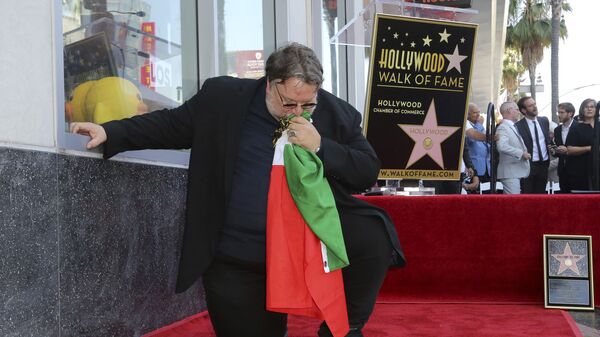 Guillermo del Toro alcanza las estrellas: el director mexicano llega al Paseo de la Fama - Sputnik Mundo