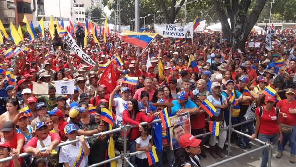 Los venezolanos salen a las calles para protestar contra el bloqueo económico - Sputnik Mundo