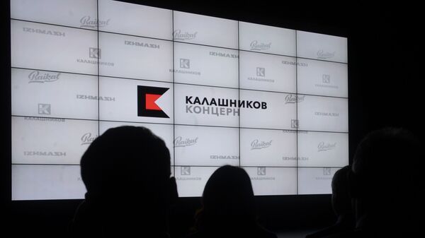 Logo de Kalashnikov en ruso - Sputnik Mundo