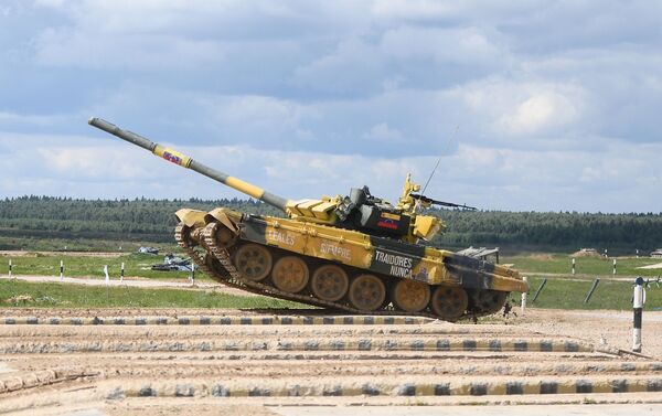 El tanque venezolano T-72B3 en maniobras durante los Army Games 2019 - Sputnik Mundo