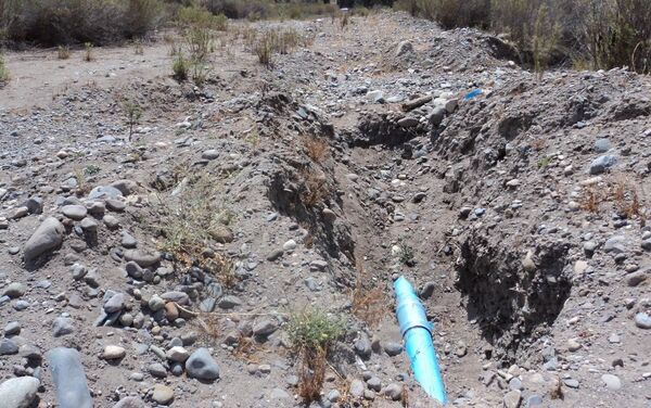 Conducto que lleva el agua a las plantaciones de palto en Petorca, Chile - Sputnik Mundo