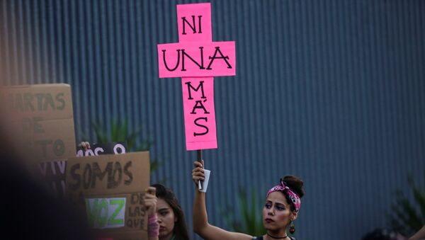 Manifestación en México contra la violencia hacia las mujeres - Sputnik Mundo