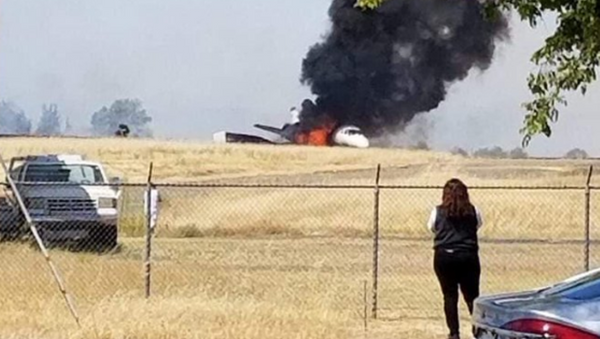 Un avión estalla en llamas tras un despegue abortado en California (archivo) - Sputnik Mundo