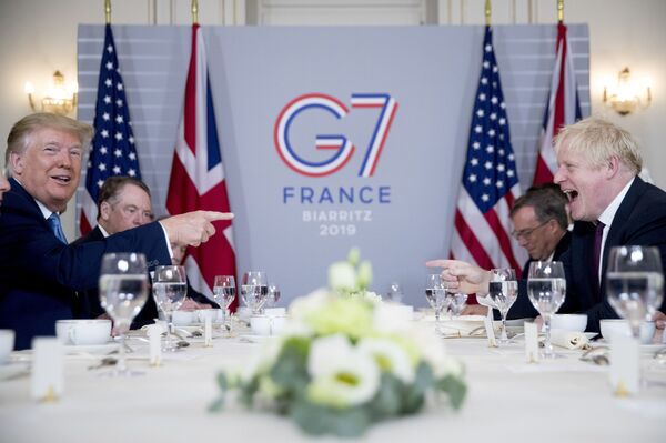 Besos, bromas y protestas: así transcurre la cumbre del G7 en Francia

 - Sputnik Mundo