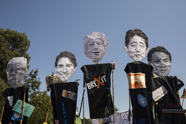 Besos, bromas y protestas: así transcurre la cumbre del G7 en Francia

 - Sputnik Mundo