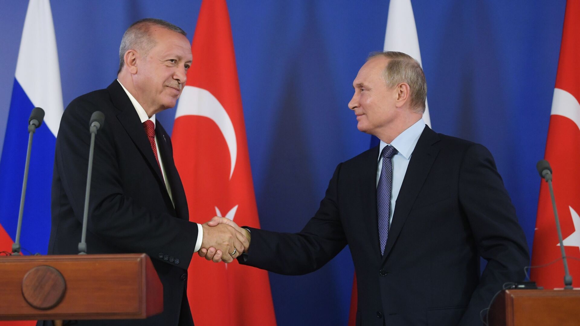 El presidente de Turquía, Recep Tayyip Erdogan, y su homólogo de Rusia, Vladímir Putin - Sputnik Mundo, 1920, 21.08.2021
