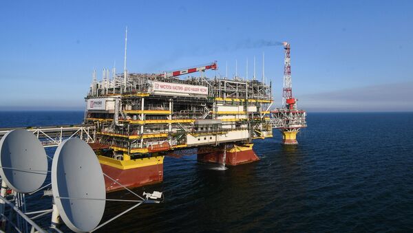 La plataforma de la empresa Lukoil en un yacimiento de gas y petróleo en el mar Caspio - Sputnik Mundo