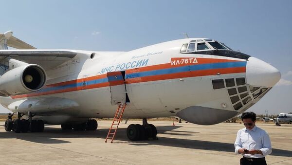 El avión contraincendios ruso Il-76 - Sputnik Mundo