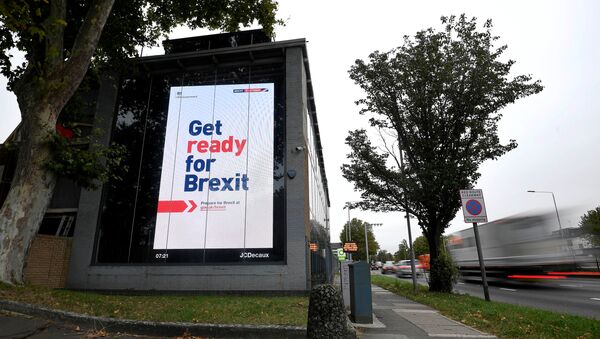 Un billboard en el que se lee Prepárate para el Brexit - Sputnik Mundo