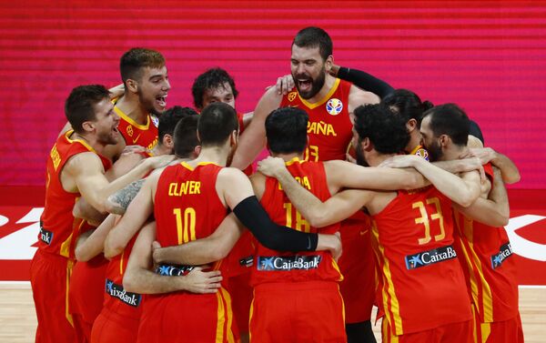 La selección española festeja su victoria en el Mundial de baloncesto 2019 - Sputnik Mundo