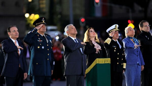 La ceremonia en honor de las víctimas de sismos en México - Sputnik Mundo