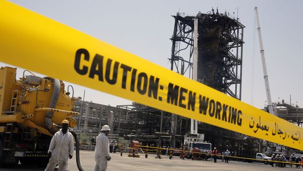 Los empleados de Saudi Aramco tras los ataques - Sputnik Mundo