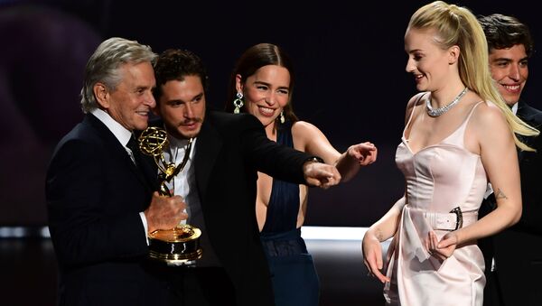 Los actores de Juego de Tronos celebran el Emmy a mejor serie dramática - Sputnik Mundo