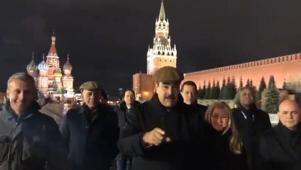 Nicolás Maduro da un paseo por la Plaza Roja de Moscú - Sputnik Mundo