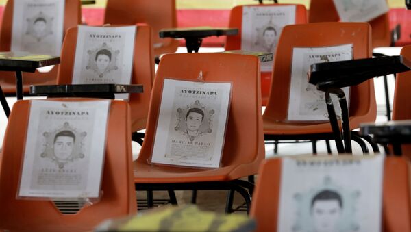 Los retratos de los studentes desaparecidos en Ayotzinapa - Sputnik Mundo