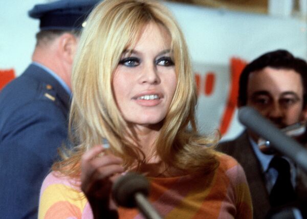 Brigitte Bardot, la inolvidable 'sex symbol' francesa cumple 85 años - Sputnik Mundo