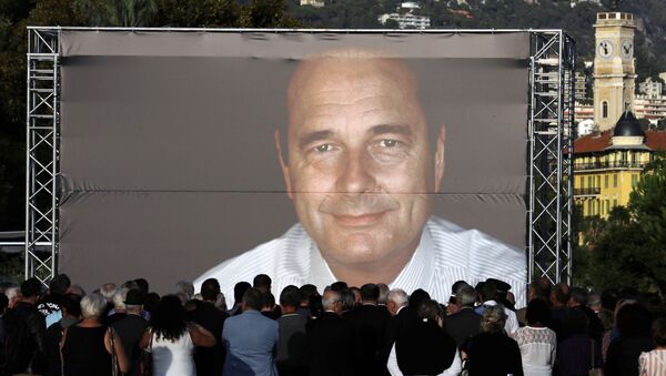 La gente se reúne en Niza para rendir homenaje al difunto expresidente francés Jacques Chirac - Sputnik Mundo