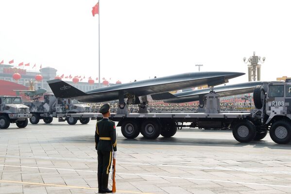 WZ-8 сверхзвуковой разведывательный беспилотник на военном параде в честь 70-летия образования КНР в Пекине - Sputnik Mundo