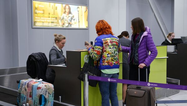 Mostradores para facturación de equipajes en un aeropuerto - Sputnik Mundo