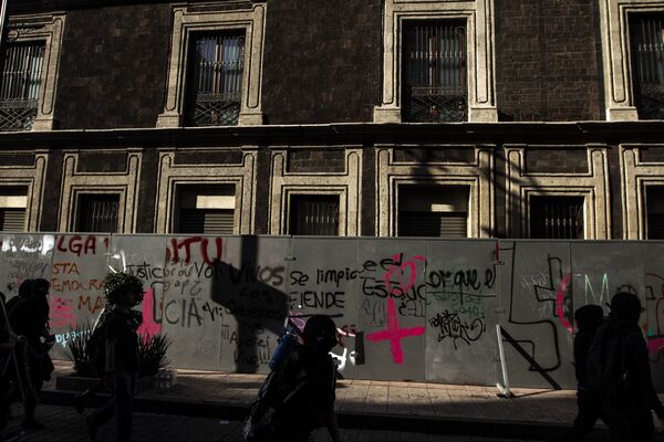 El aniversario de la masacre de Tlatelolco sacó a la luz un choque generacional (fotos) El aniversario de la masacre de Tlatelolco sacó a la luz un choque generacional (fotos) - Sputnik Mundo