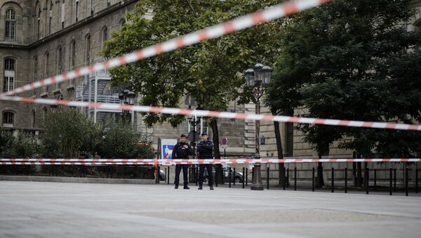 Policías franceses cerca de la sede de la Prefectura de París - Sputnik Mundo