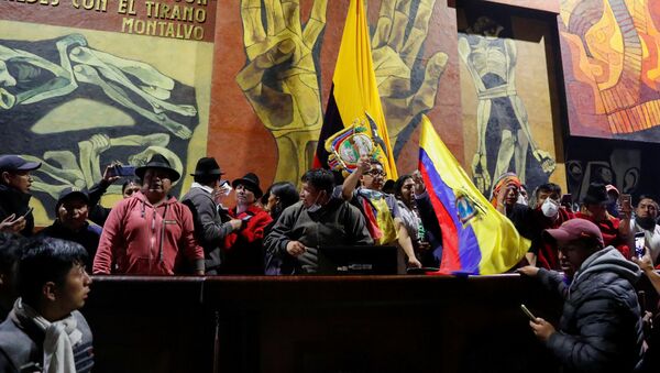 Manifestantes en la Asamblea Nacional de Ecuador  - Sputnik Mundo