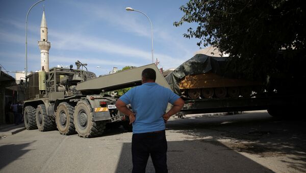 Vehículos blindados turcos en Siria - Sputnik Mundo