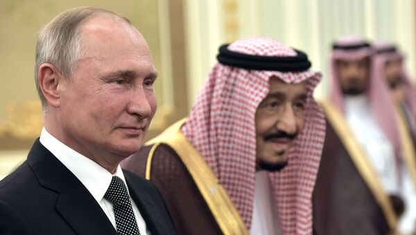 Presidente de Rusia, Vladímir Putin, y el rey saudí, Salmán bin Abdulaziz Saud - Sputnik Mundo