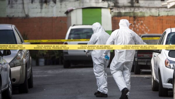 Expertos forenses mexicanos en lugar de un crimen (archivo) - Sputnik Mundo